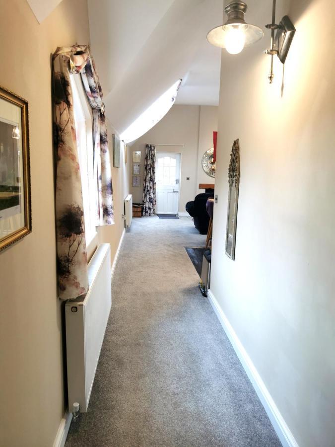 The Coach House Apartment At Cefn Tilla Court, Usk Eksteriør bilde
